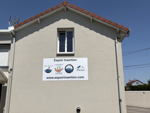 Plaque signalétique posée pour une structure cliente